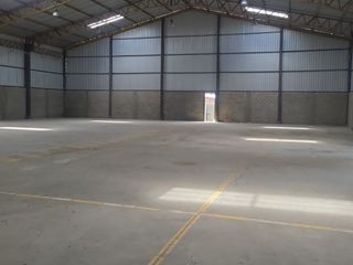 Foto 1 de Bodega de alquiler venta en vía Daule
