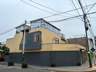 Casa en Avenida Lima de Barranco - ubicada en esquina con cochera y terraza