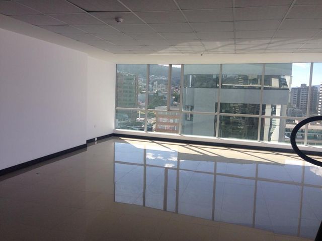 Oficina de Venta en Edificio Signature ubicado en la República y Rumipamba, Norte de Quito