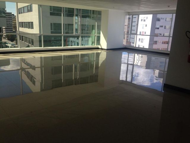 Oficina de Venta en Edificio Signature ubicado en la República y Rumipamba, Norte de Quito