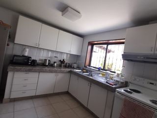 EXCELENTE  CASA EN CALLE CERRADA DE SURCO, 5 DORMITORIOS