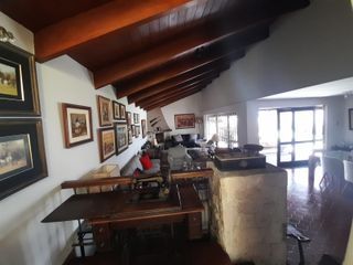 EXCELENTE  CASA EN CALLE CERRADA DE SURCO, 5 DORMITORIOS