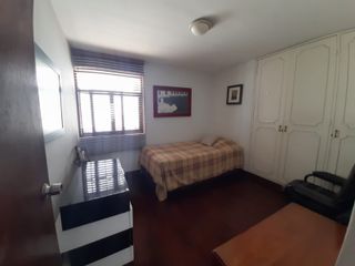 EXCELENTE  CASA EN CALLE CERRADA DE SURCO, 5 DORMITORIOS