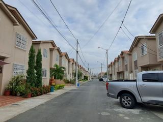 Alquiler  de casa de dos pisos  en Urbanizacion Villa Bonita , norte de Guayaquil.