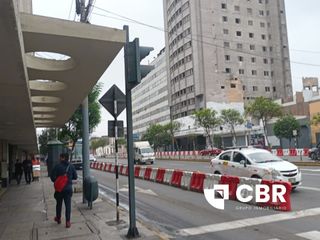 Foto 4 de VENTA CASONA COMO TERRENO CERCADO DE LIMA