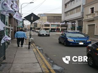 Foto 3 de VENTA CASONA COMO TERRENO CERCADO DE LIMA