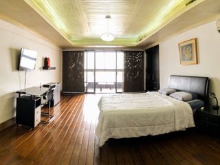 Suite Amoblada en Alquiler en el Edif. San Francisco 300, 1 Habitación, 1 Baño, Centro de Guayaquil