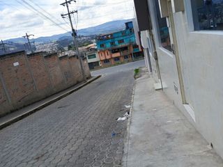 SE VENDE CASA CON TERRENO EN OTAVALO - ECUADOR