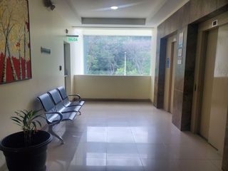 Foto 3 de Consultorio amoblado de venta en Edificio Medical Plaza, 48 m2, 1 parqueo