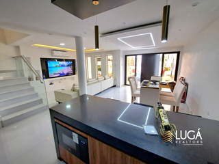 Foto 2 de Moderna Casa en Venta sector sur de Manta, Zona Resindencial, Manta, Ecuador