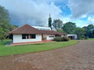 Countryhome on Double Lot in Residential Community - Llanogrande