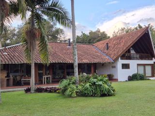 Foto 1 de Countryhome on Double Lot in Residential Community - Llanogrande