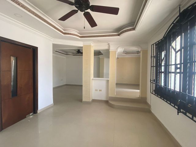 CASA EN ARRIENDO EN SANTA ANA