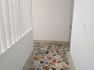 ARRIENDO AMPLIA CASA COMERCIAL BARRIO CADIZ
