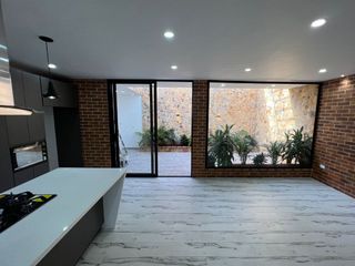 VENDO HERMOSA CASA ENTRE LLANOGRANDE SAN ANTONIO