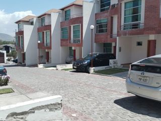 Vendo casa en Pomasqui 3 dormitorios en conjunto dentro de Urbanización