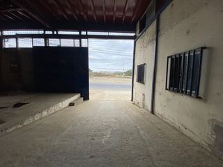 Foto 10 de bodega industrial de alquiler Manta Montecristi