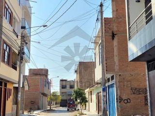 VENTA DE CASA EN URBANIZACIÓN SANTA ROSA DE CHICLAYO