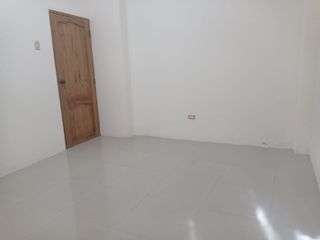 Departamento en planta baja de alquiler en Guayacanes, uso comercial.