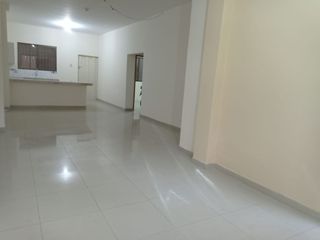 Departamento en planta baja de alquiler en Guayacanes, uso comercial.