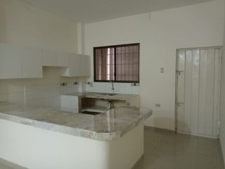 Departamento en planta baja de alquiler en Guayacanes, uso comercial.