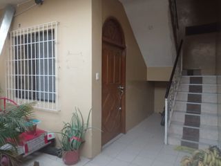 Departamento en planta baja de alquiler en Guayacanes, uso comercial.