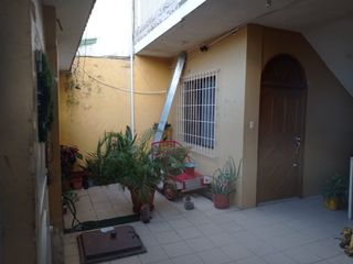 Departamento en planta baja de alquiler en Guayacanes, uso comercial.