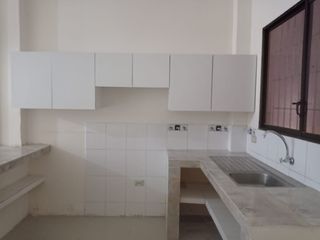 Departamento en planta baja de alquiler en Guayacanes, uso comercial.