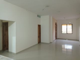 Departamento en planta baja de alquiler en Guayacanes, uso comercial.