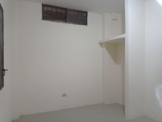 Departamento en planta baja de alquiler en Guayacanes, uso comercial.