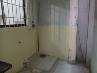 Departamento en planta baja de alquiler en Guayacanes, uso comercial.