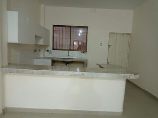 Departamento en planta baja de alquiler en Guayacanes, uso comercial.