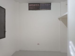 Departamento en planta baja de alquiler en Guayacanes, uso comercial.