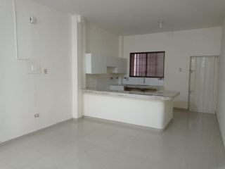 Departamento en planta baja de alquiler en Guayacanes, uso comercial.