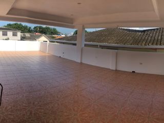 Foto 3 de Kennedy Norte, Venta de Villa de 3 plantas de 4 dorm en excelente ubicación