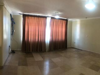 Foto 23 de Kennedy Norte, Venta de Villa de 3 plantas de 4 dorm en excelente ubicación