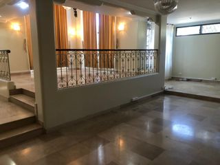 Foto 4 de Kennedy Norte, Venta de Villa de 3 plantas de 4 dorm en excelente ubicación