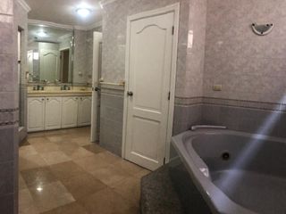 Foto 27 de Kennedy Norte, Venta de Villa de 3 plantas de 4 dorm en excelente ubicación