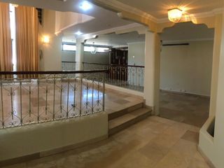 Foto 5 de Kennedy Norte, Venta de Villa de 3 plantas de 4 dorm en excelente ubicación