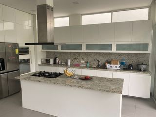 Foto 5 de Isla Mocoli, Rento Hermosa Casa Amoblada con Piscina