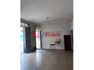 Foto 4 de Alquiler De Local Comercial En Esquina Av. Santa Rosa