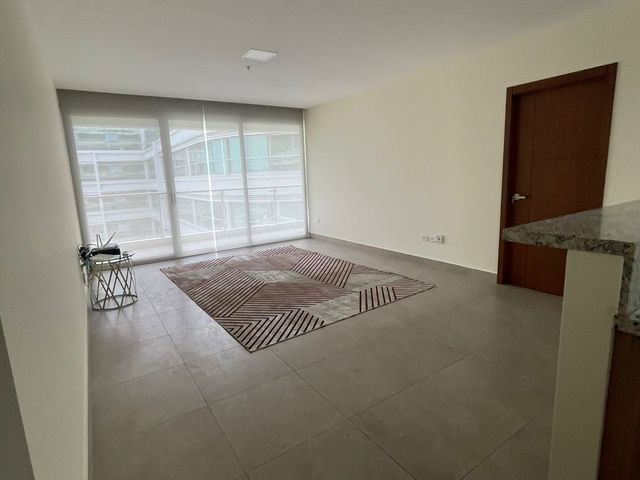 Alquiler departamento amplio en Arcos Plaza - full amoblado