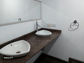 Foto 6 de AMPLIAS OFICINAS DE RENTA BOSMEDIANO Y GONZÁLES SUÁREZ- BELLAVISTA. Quito-Ecuador