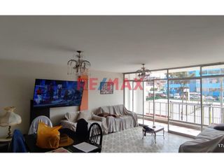 Foto 11 de ¡Tu Nuevo Hogar En Urb. Apolo-La Victoria! Espaciosa Casa De 4 Pisos Con Vistas Excepcionales Y Ubicación Estratégica