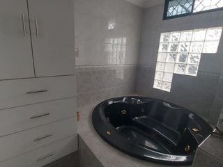 Samborondon, Renta de linda casa 3 dormitorios con vista al Rio