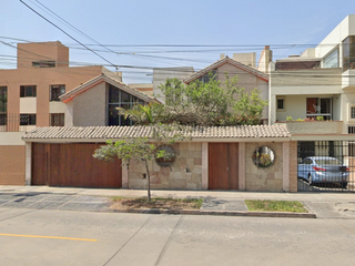 Espectacular Casa con Ubicación Privilegiada Frente a Parque - San Borja Norte