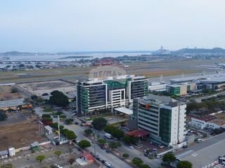 VENTA DE OFICINA EN EL EDIFICIO SKY BUILDING INCLUYE PARQUEO