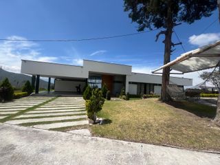 Mira - Carchi - De Venta Hermosa Finca Aguacatera con Casa Moderna de 500m2