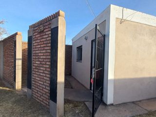 SE VENDE CASA + DEPTO