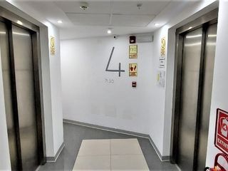 Foto 4 de VENTA DE OFICINA EN CASCO GRIS DE 101M2 CON VISTA CALLE EN SAN ISIDRO